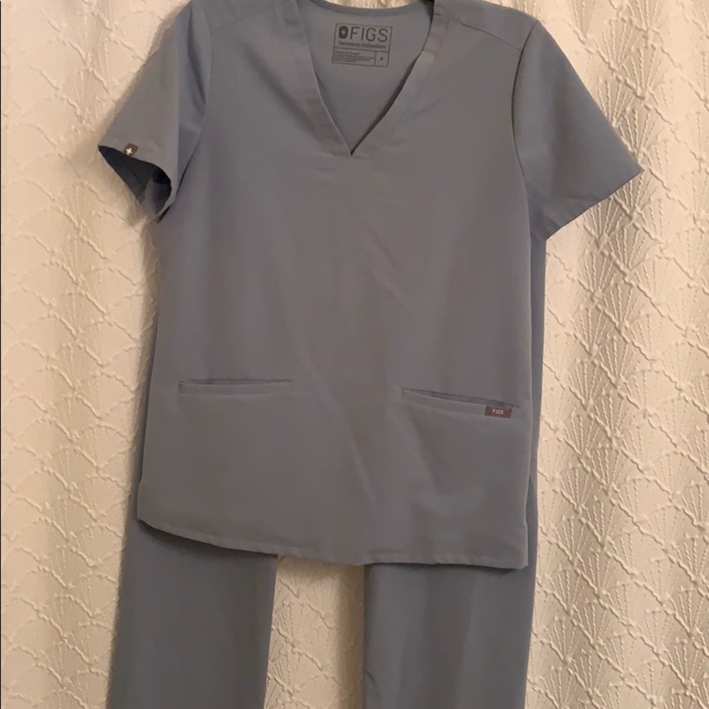 Figs dusty blue scrub set